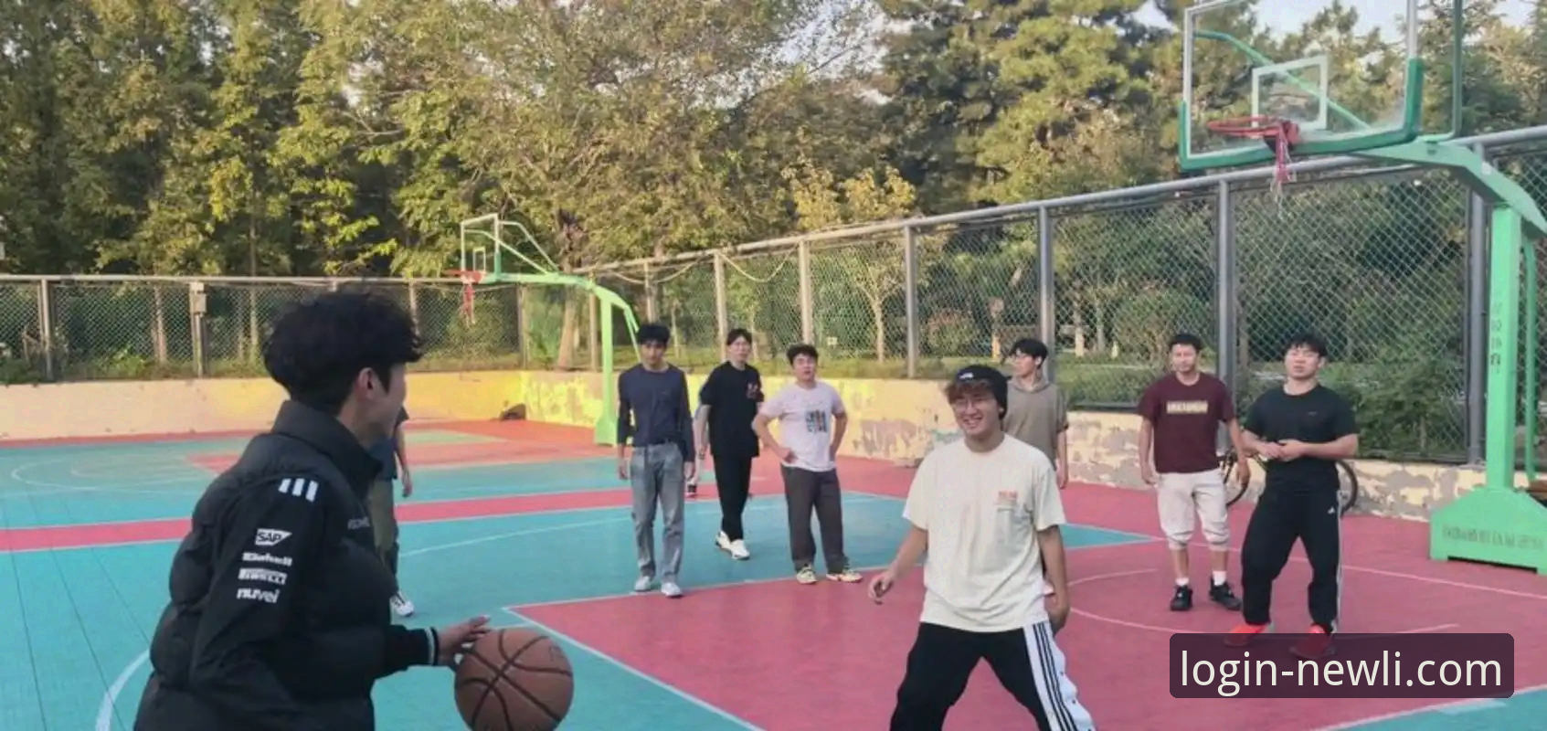 山西97-94险胜青岛 vs 横扫晋级八强：潘江回归如何逆转战局？新利体育登录深度解析